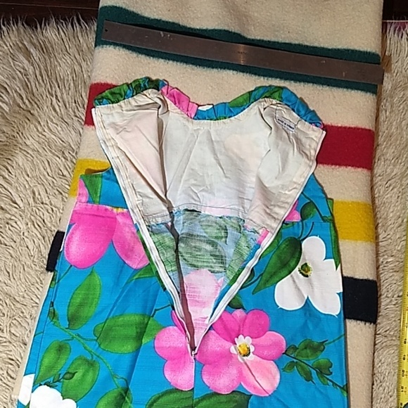 !Host Pick! Women Dress Classic Hawaiian, vintage - Picture 3 of 5